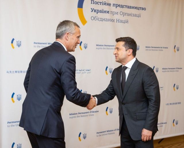 Украина в долгах. Президент Зеленский просит о помощи